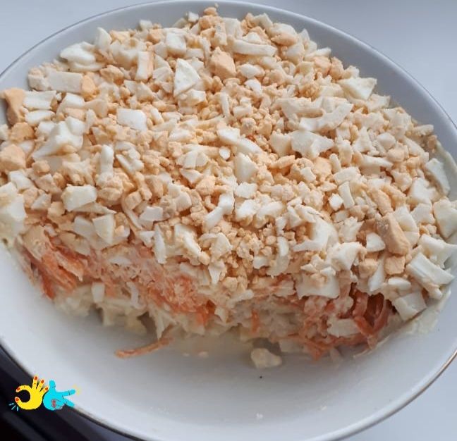 Светлый зимний салат: витаминный заряд на любой стол