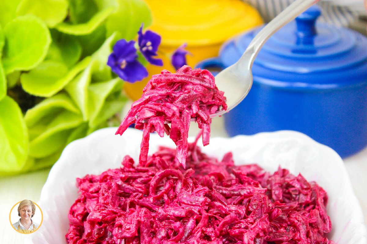 Вкусный салат со свеклой и чесноком: простой и искушающий