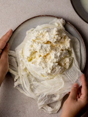 Творог в морозилке: как заморозить правильно, чтобы сохранить пользу и не испортить текстуру