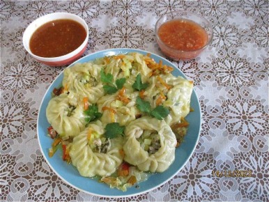 Сытные манты с мясом и картошкой: идеальный вариант для семейного обеда