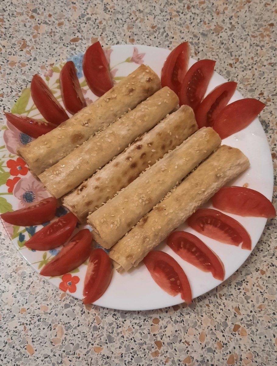 Лаваш с яйцом и зеленым луком: идеальное быстрое угощение