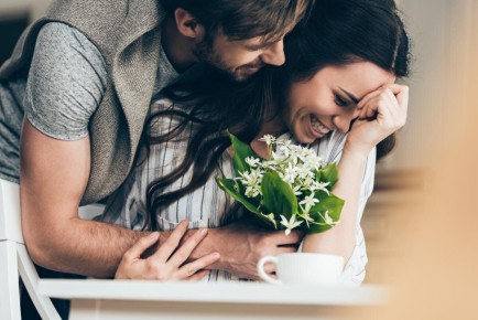 12 неожиданных признаков, что кто-то действительно любит вас