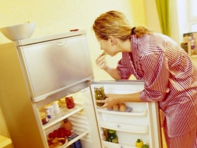 Ночные перекусы: как они могут повредить ваши зубы