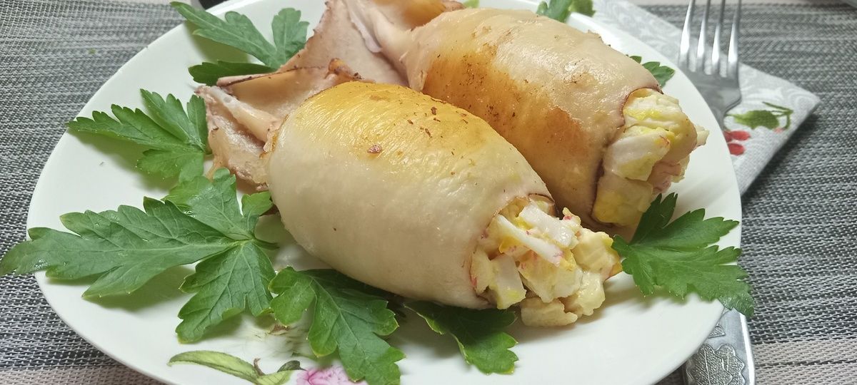 Сочные кальмары с крабами и яйцом: кулинарный шедевр на столе