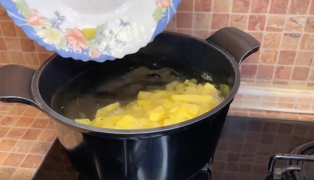 Суп с плавленным сыром: простой и сытный рецепт