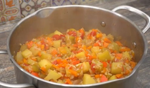 Вкус лета: запечённые овощи с рисом для уютного ужина