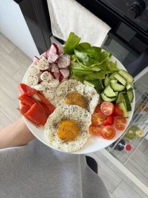 Завтрак, который утомляет: три скрытые ошибки, мешающие началу дня