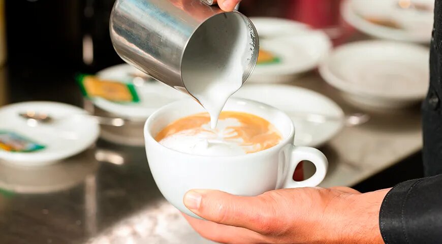 Как выбрать идеальное молоко для кофе: практическое руководство