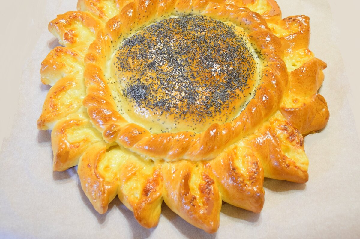 Пирог подсолнечник с мясом и сыром: восхитительное лакомство для всей семьи