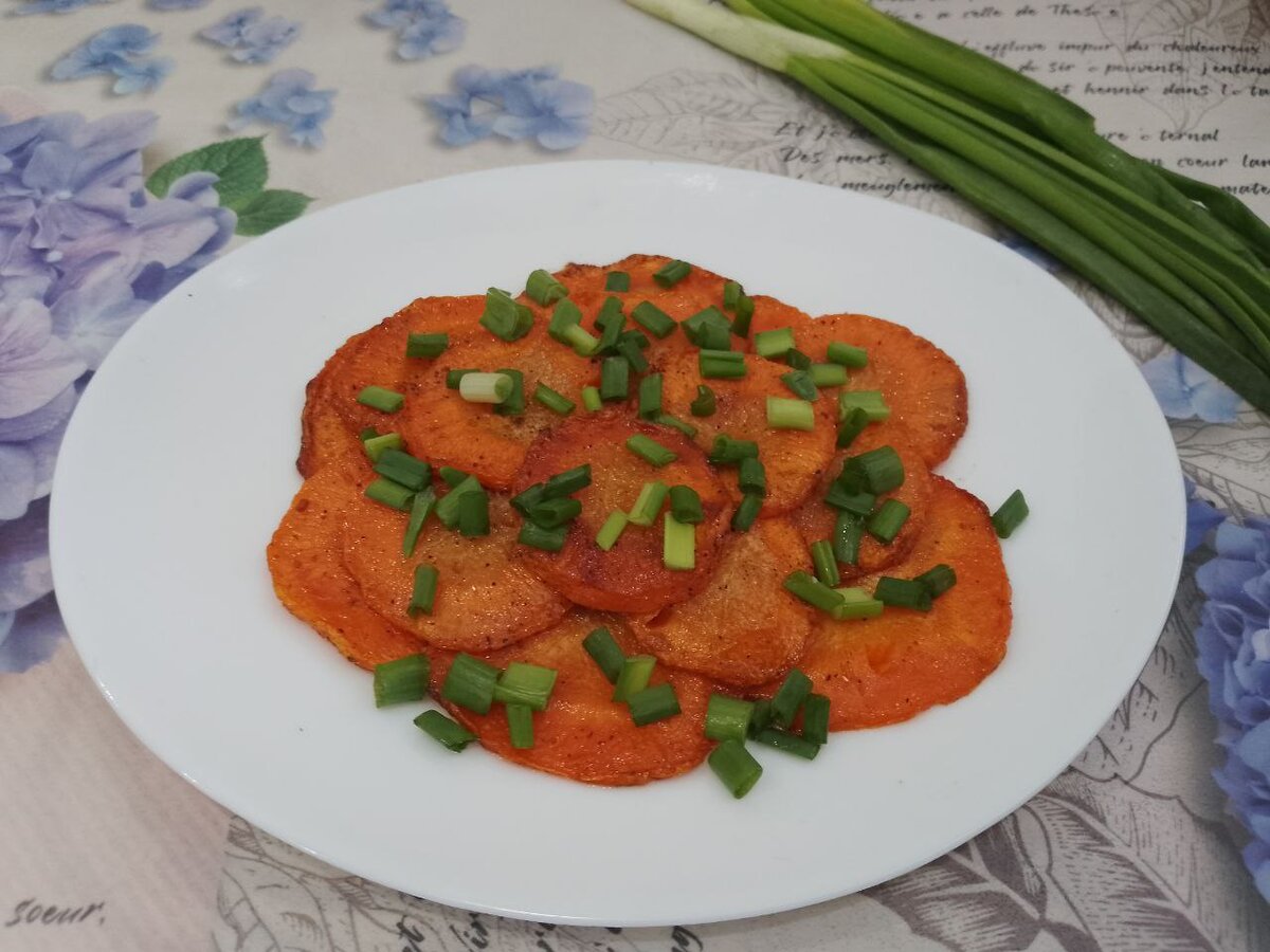 Нежная жареная морковь с ароматными специями