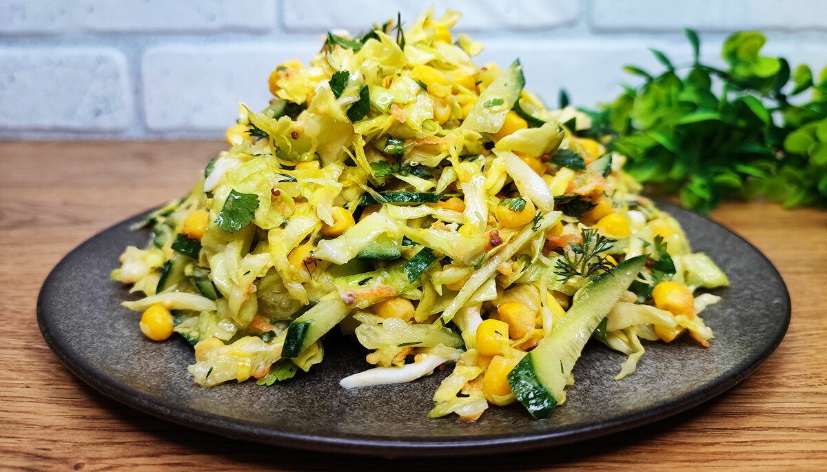 Легкий витаминный салат: идеальное дополнение к обеду