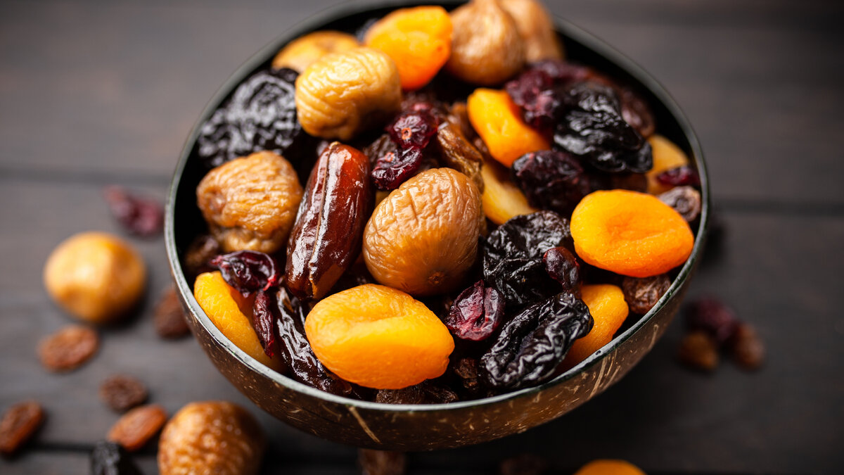 Сухофрукты: что стоит знать о сладостях в мешочках