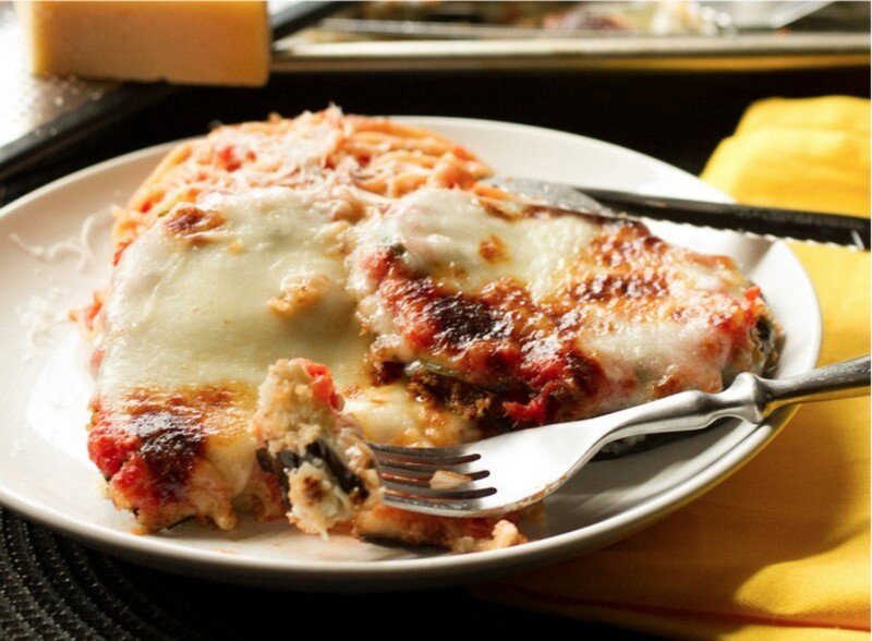 Запечённые баклажаны под сыром: незабываемое блюдо для гурманов