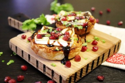Тосты с сыром бри и гранатовой глазурью: кулинарная симфония вкусов