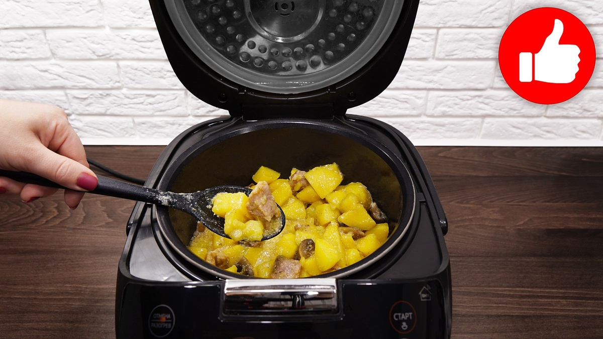 Вкусное и лёгкое блюдо: картошка со свининой и грибами в мультиварке