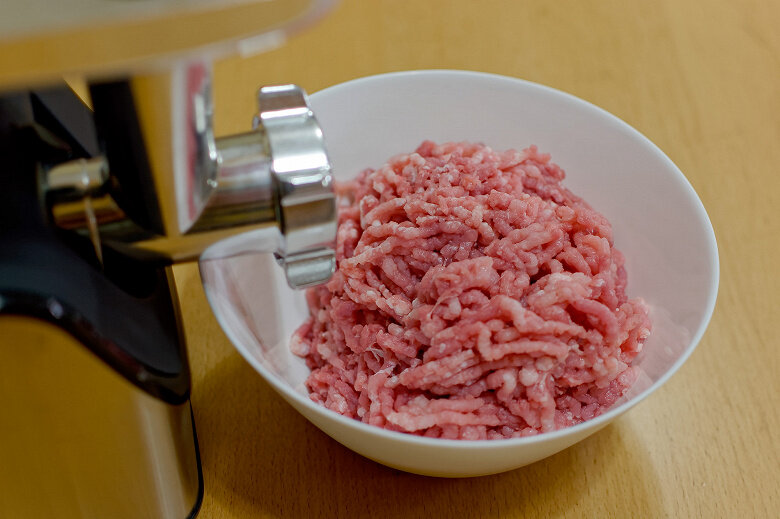 Сочная куриная котлета с сыром и хлебом: простой рецепт для любителей вкусной пищи