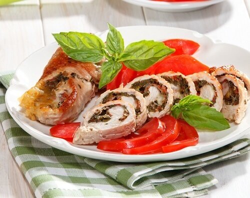 Вкусные рулетики из индейки, которые исчезнут со стола за считанные минуты