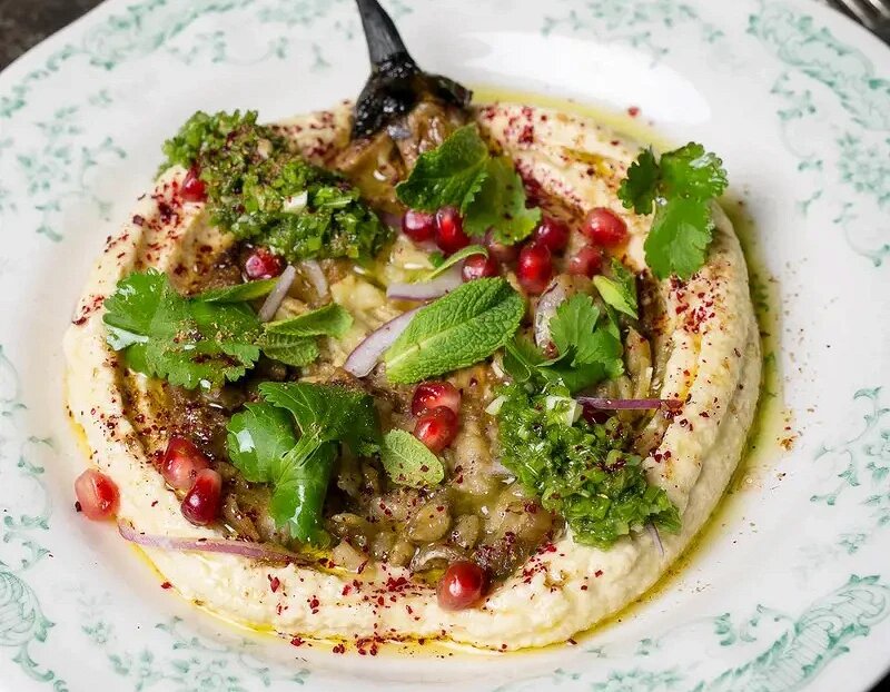 Погружаемся в мир вкуса: Хумус с запеченным баклажаном по рецепту шефа