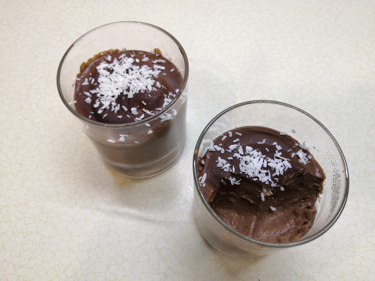 Нежный шоколадный пудинг для сладкоежек