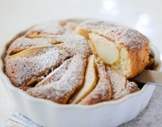 Нежный йогуртовый пирог с грушами: легкость и вкус в каждой порции