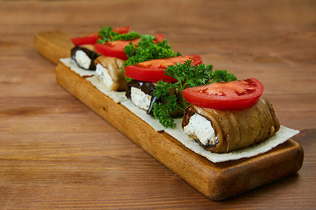 Элегантные рулетики из баклажанов с изысканным сыром надуги