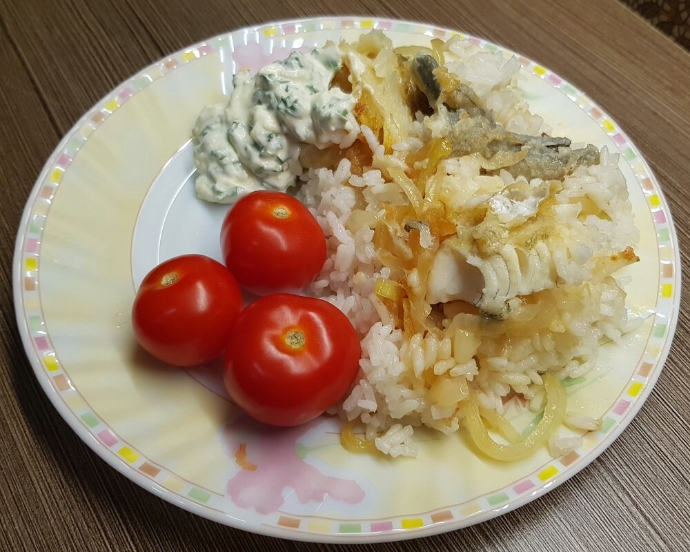 Секреты приготовления минтая с рисом и луком из семейного архива