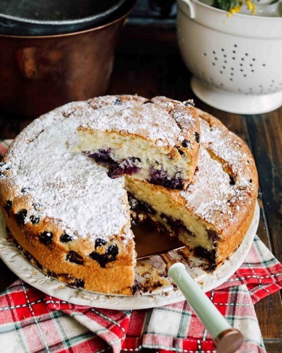 Нежный ягодный пирог на кефире: легкость и вкус в каждой порции