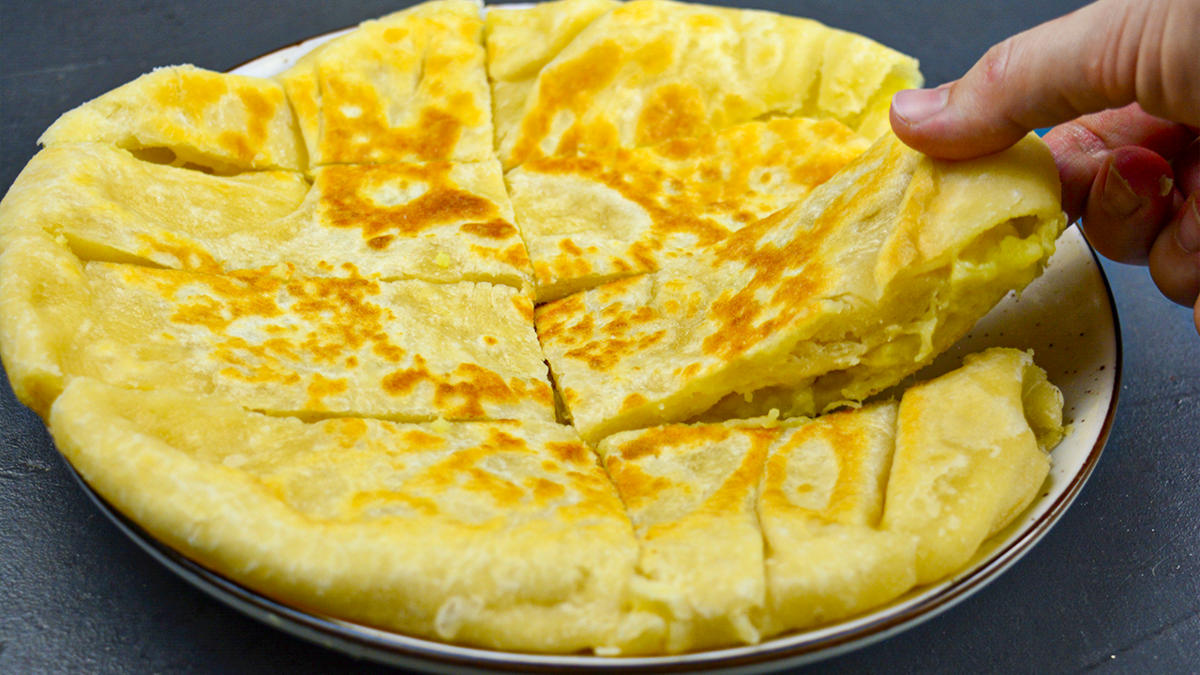 Вкусный картофельный пирог на сковороде: готовим легко и быстро