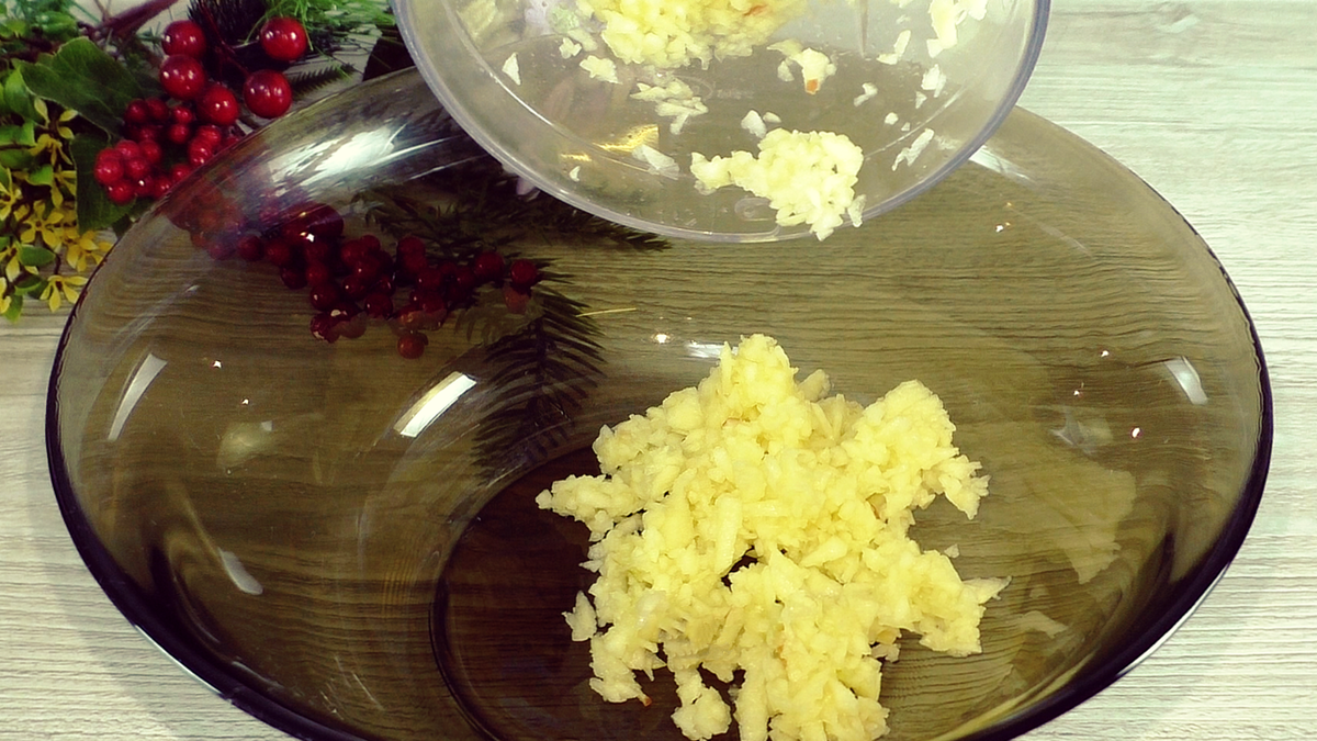 Яблочные оладьи: быстрый и вкусный завтрак из оставшихся фруктов