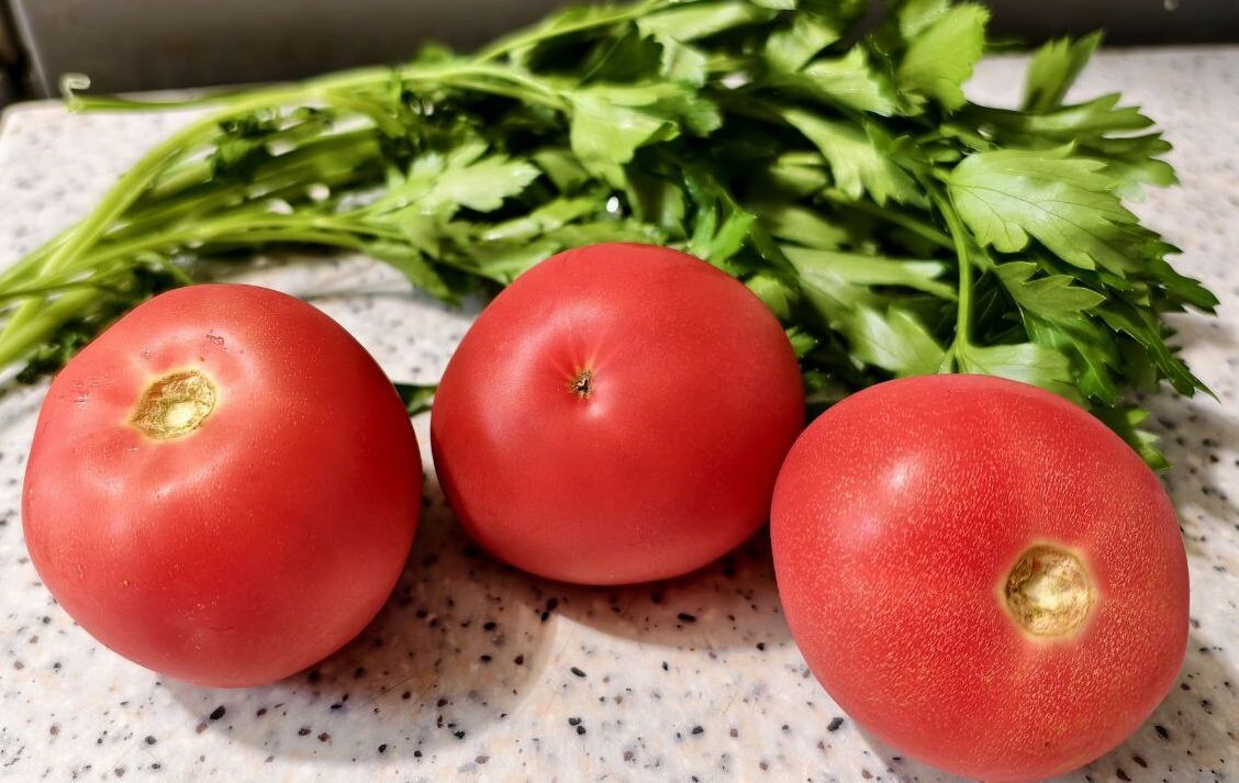 Открой для себя салат шакароб: свежий, яркий и готовый за 15 минут