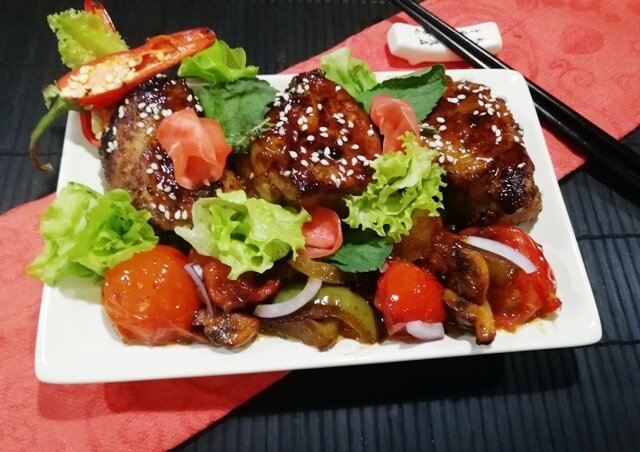 Сочные кусочки свинины по-азиатски: простой рецепт с ярким вкусом