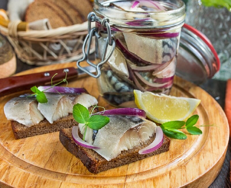 Как вкусно замариновать скумбрию для праздничного стола