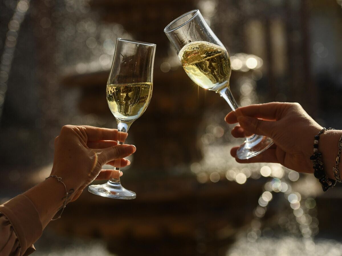 Как выбирать вино по сезонам: советы от Роскачества