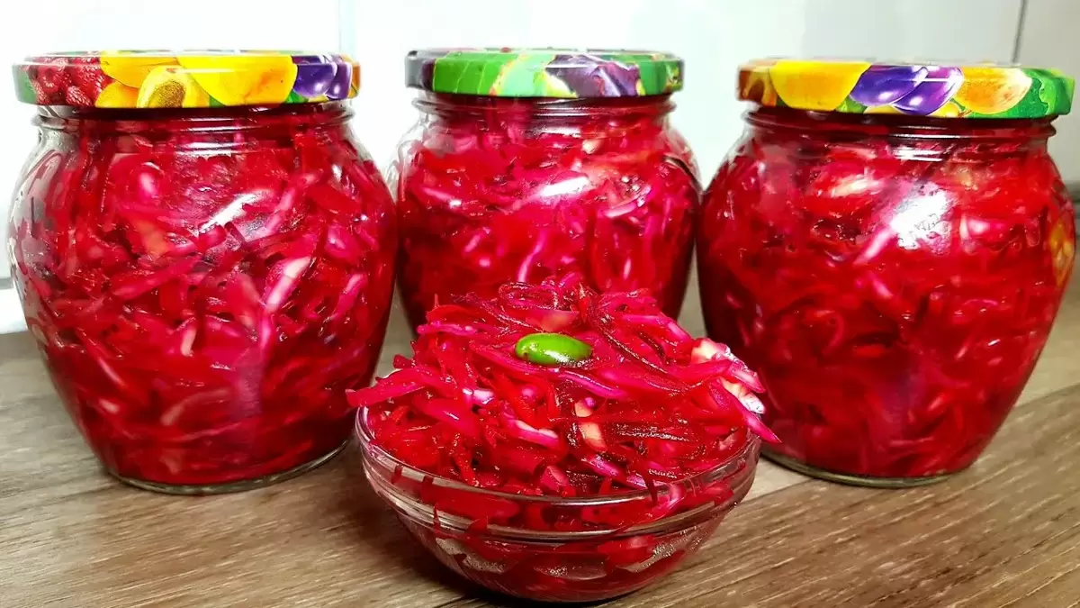 Маринованная капуста со свеклой: цветное лакомство для зимнего стола