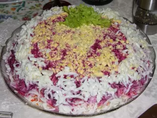 Селёдка под шубой: интересная история одного советского салата