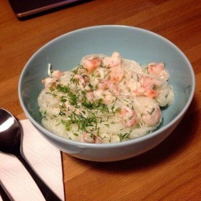 Нежная фунчоза с креветками в сливочном соусе: быстро и вкусно