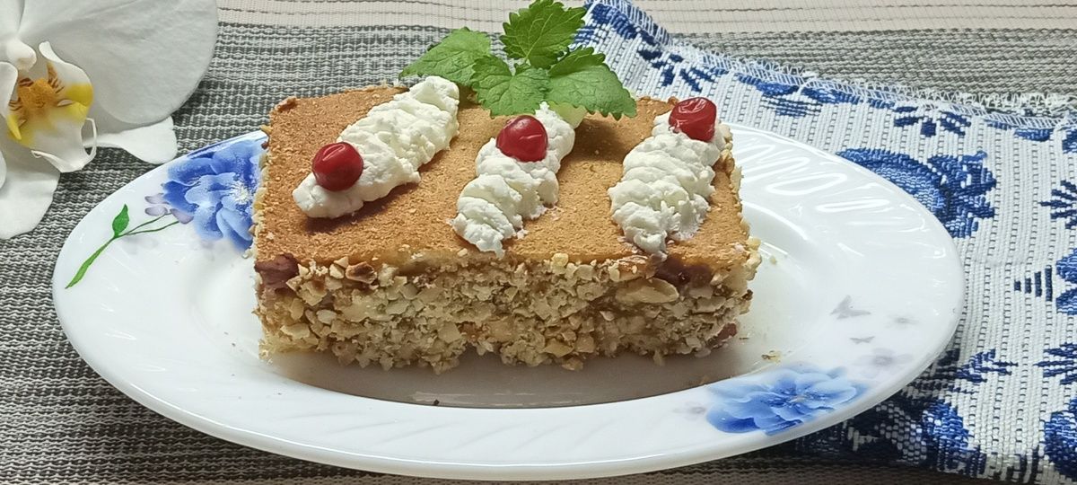 Вкусные бисквитные пирожные с вареной сгущенкой